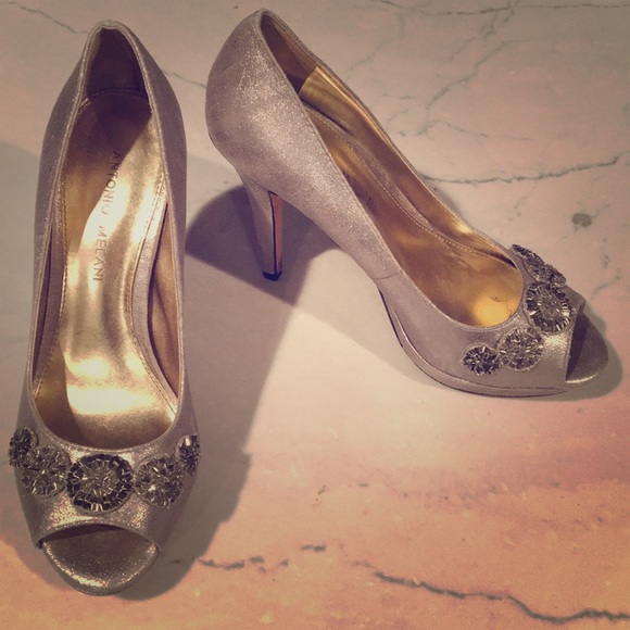 ANTONIO MELANI Shoes - Antonio Melani Silver Embellished Prep-toe, 7